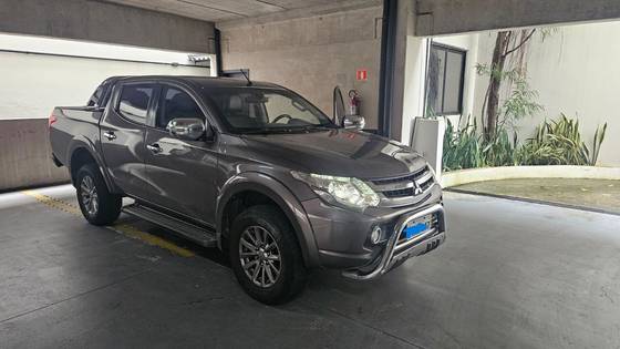 MITSUBISHI L200 TRITON 2.4 16V TURBO DIESEL SPORT HPE-S CD 4P 4X4 AUTOMÁTICO